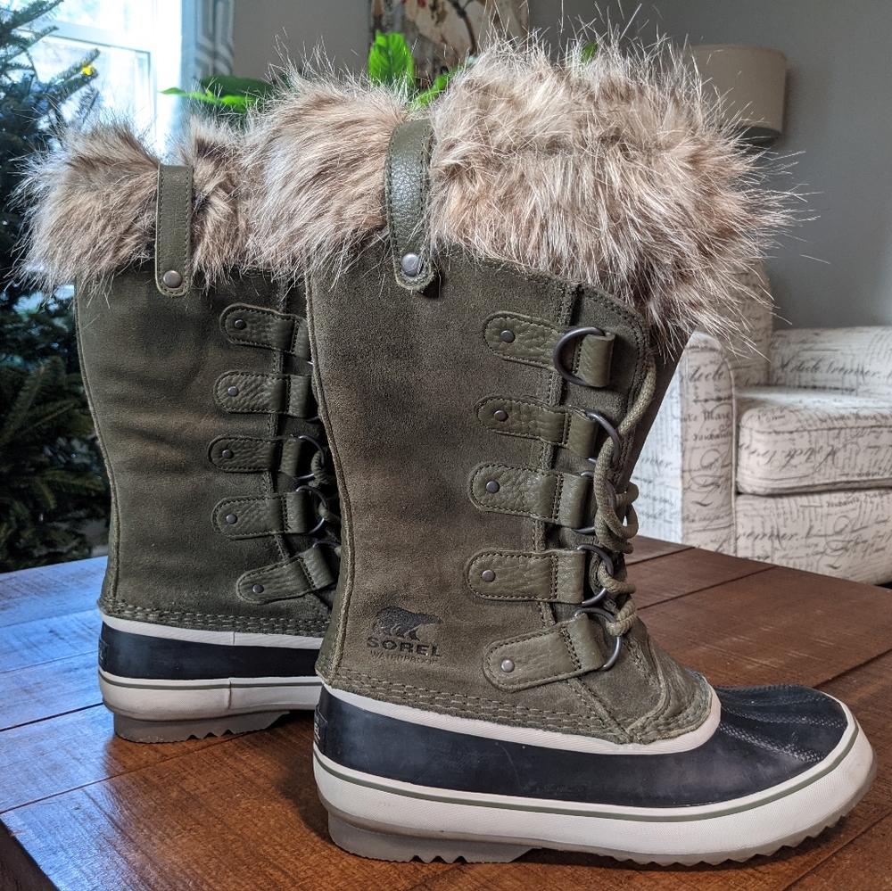 Sorel Joan of Arctic boots. Olive green. Size 9